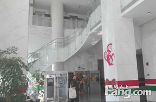 上海實(shí)業(yè)大廈寫(xiě)字樓出租 徐家匯精裝朝南帶家具，鑰匙房隨時(shí)看房